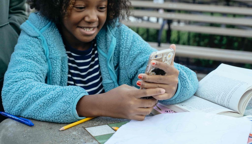 child using smartphone